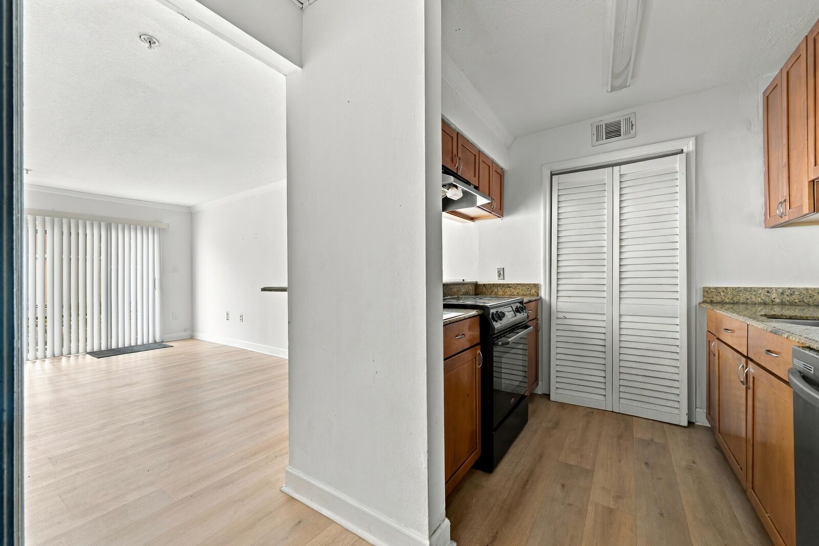 Property Photo: 2303 N Congress Avenue 11 FL 33426