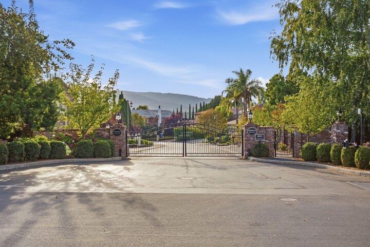 Property Photo: 5 Colton Court CA 94062