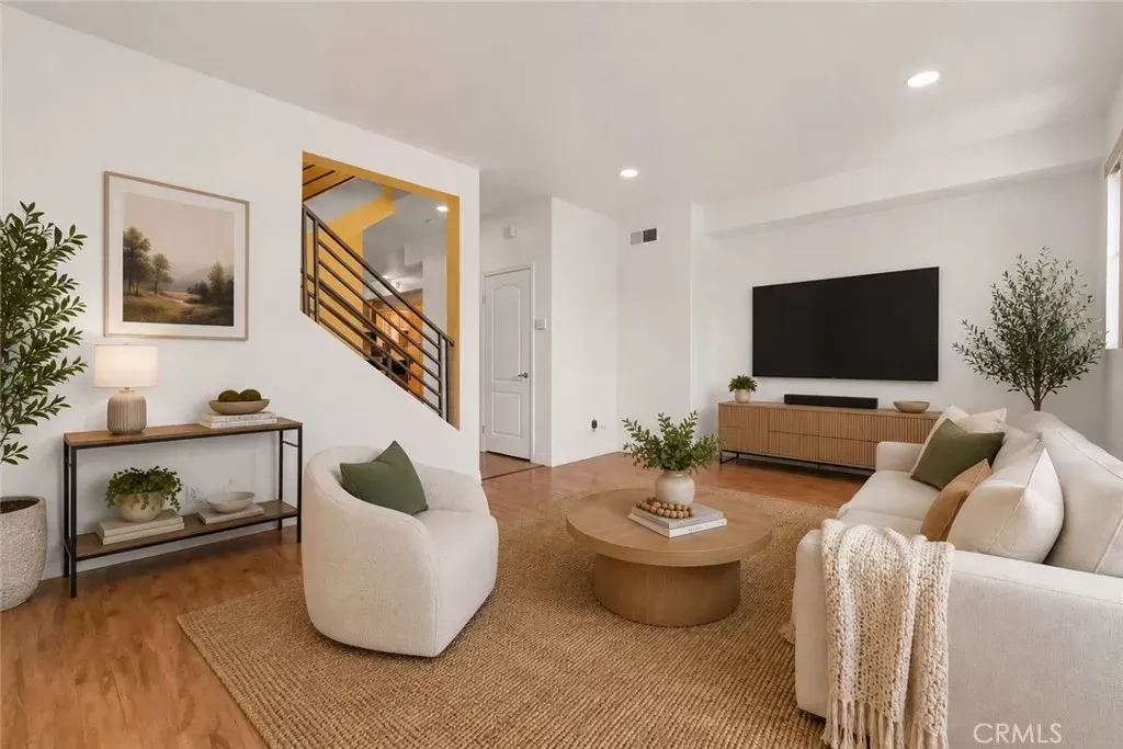 Property Photo:  11622 Oxnard Street  CA 91606 