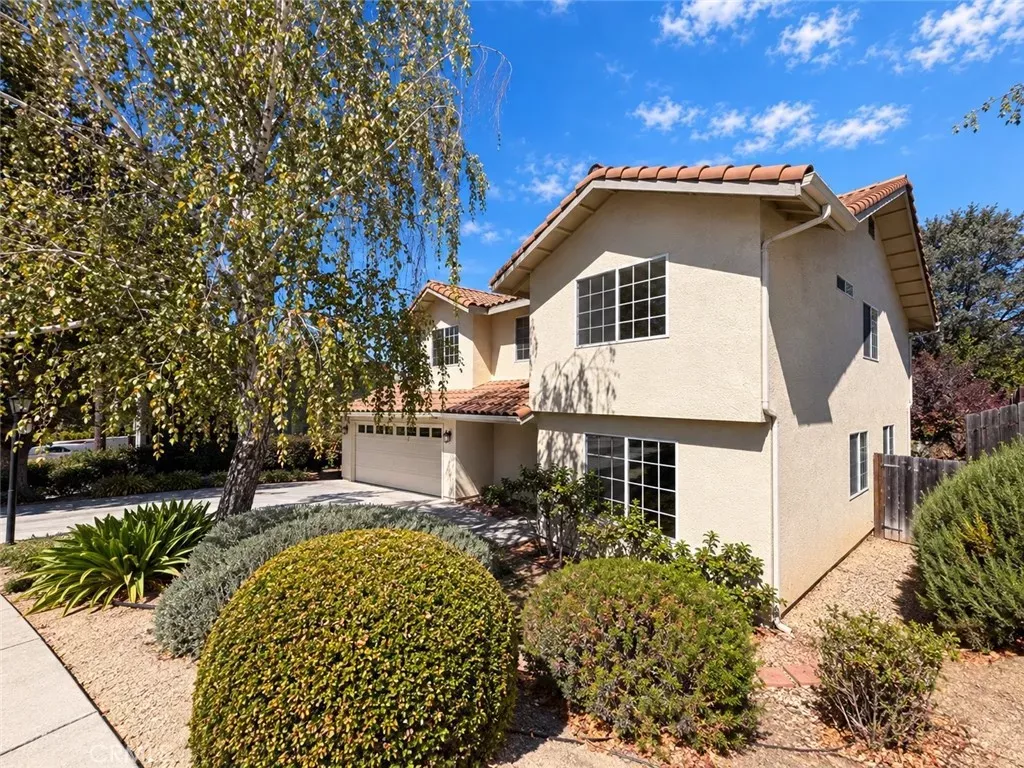 Property Photo: 113 El Dorado Court CA 93446