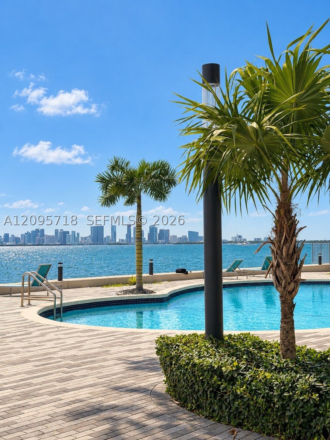 Property Photo: 7501 E Treasure Dr 3P FL 33141