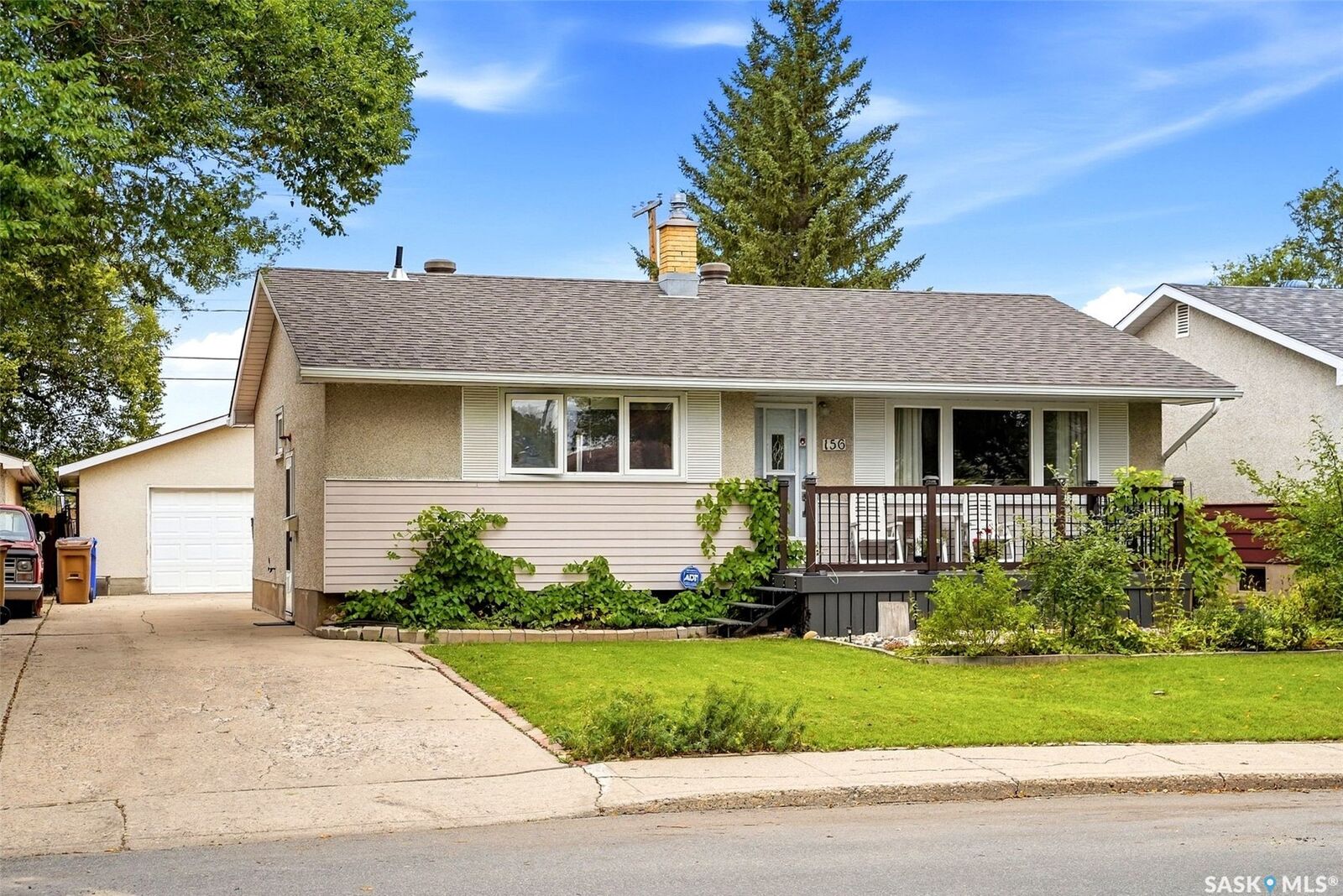 Property Photo:  156 McCaul Crescent  SK S4R 3X1 