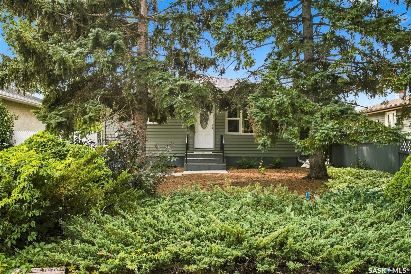 Property Photo: 448 Robinson Street SK S4R 3R4