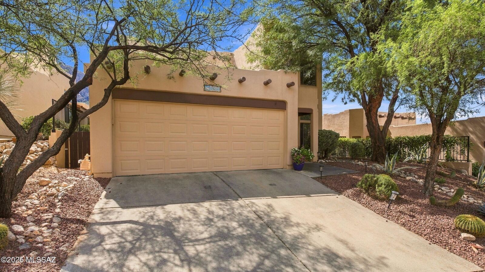 Property Photo:  1650 E Deer Shadow Lane  AZ 85737 