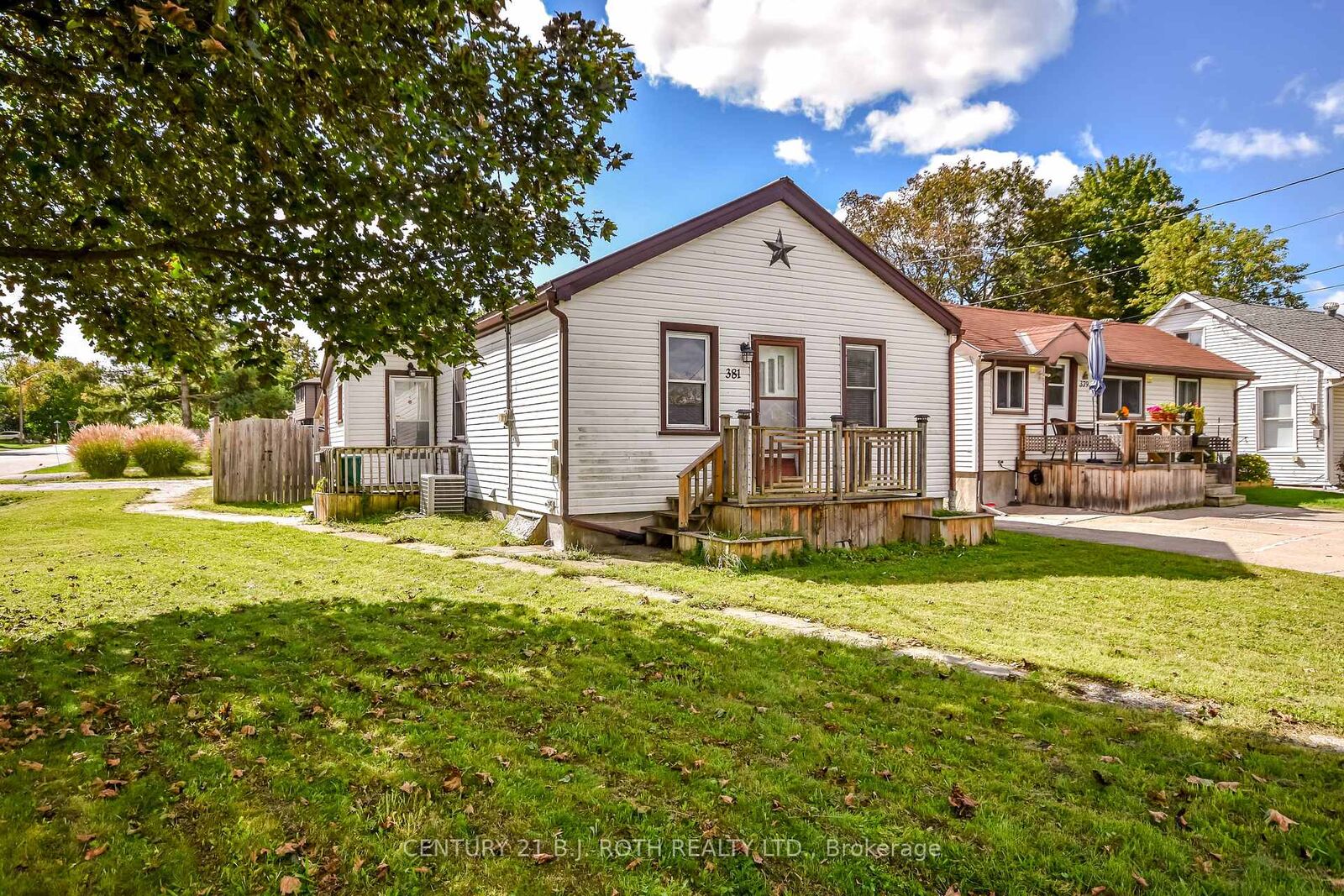 Property Photo:  381 Forest Avenue S  ON L3V 3Z2 