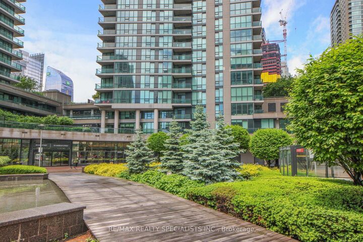 Property Photo:  18 Harbour Street 3004  ON M5J 2Z6 