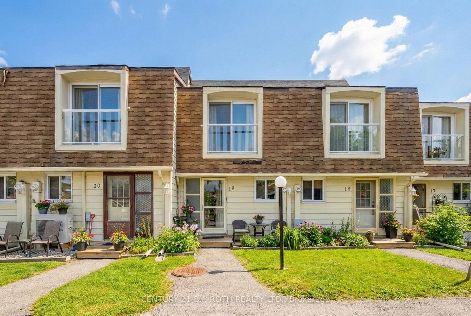 Property Photo: 4 Paradise Boulevard 19 ON L0K 1B0