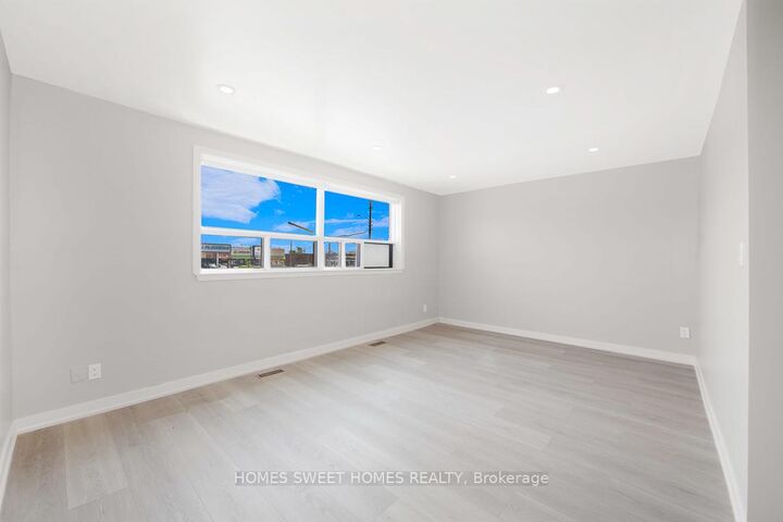 Property Photo:  1352 Kennedy Road A  ON M1P 2L7 