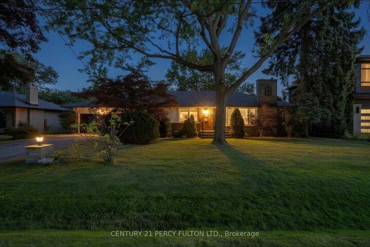 Property Photo:  1503 Lochlin Trail  ON L5G 3V6 