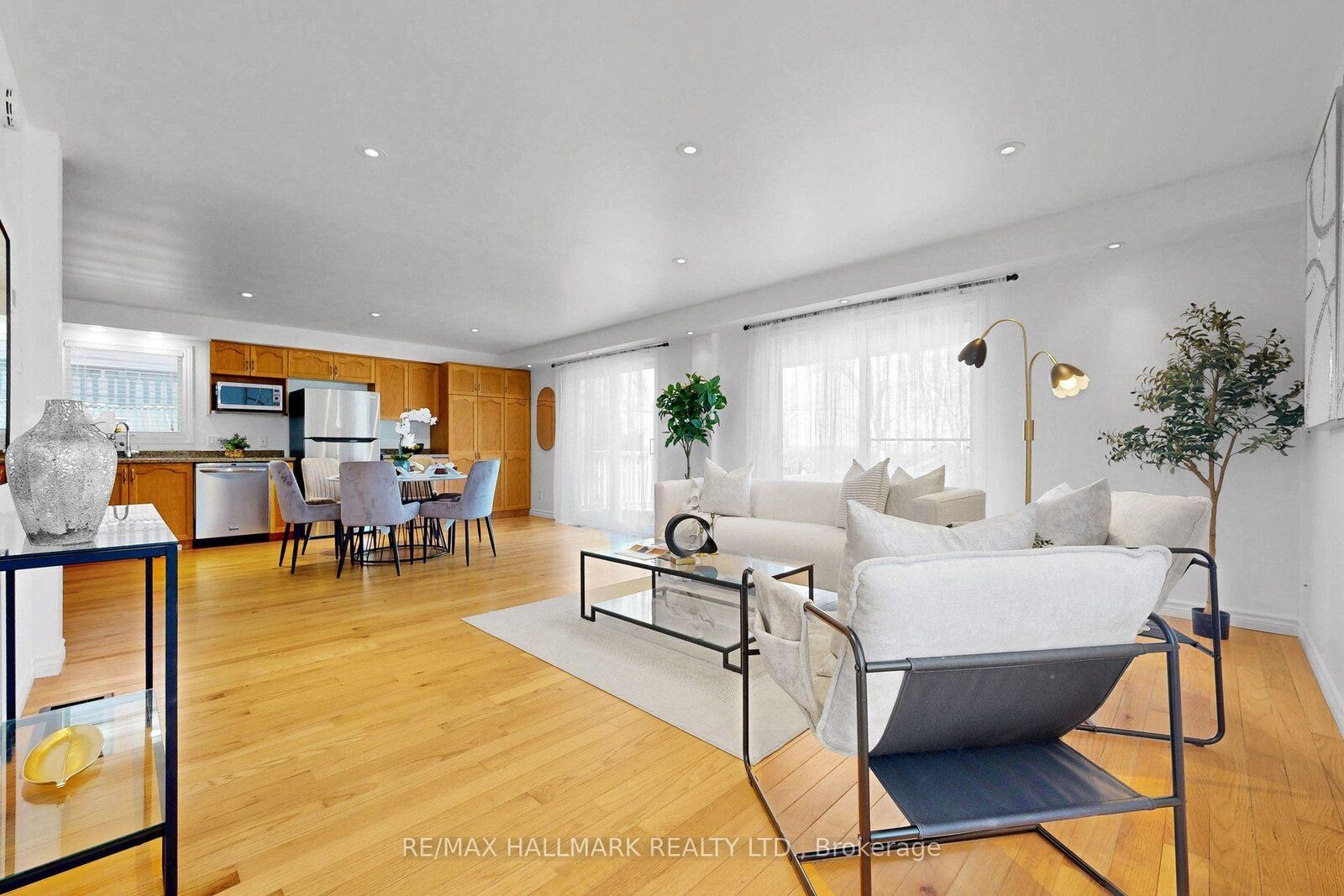 Property Photo:  941 Lake Drive N  ON L4P 3E9 