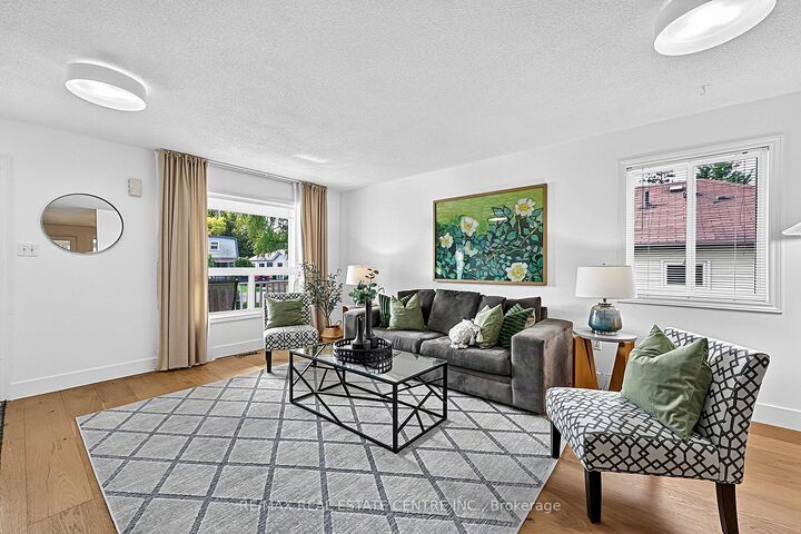 Property Photo:  284 Woodycrest Avenue  ON L4P 2W2 