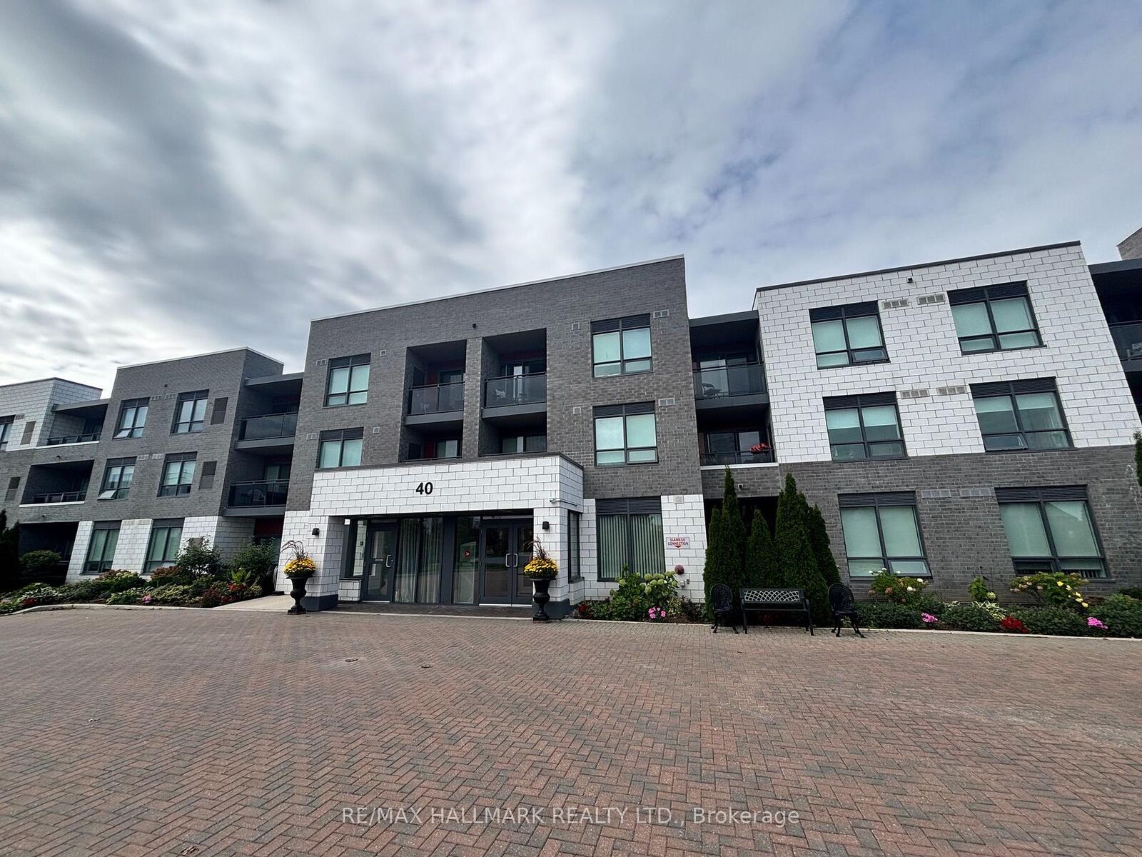 Photo de la propriété:  40 Via Rosedale Avenue 216  ON L6R 4A4 