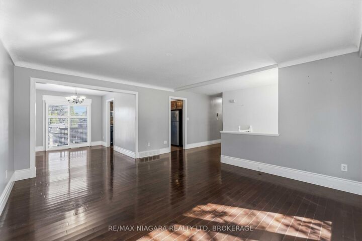 Property Photo:  60 Brant Avenue  ON L3C 6C8 