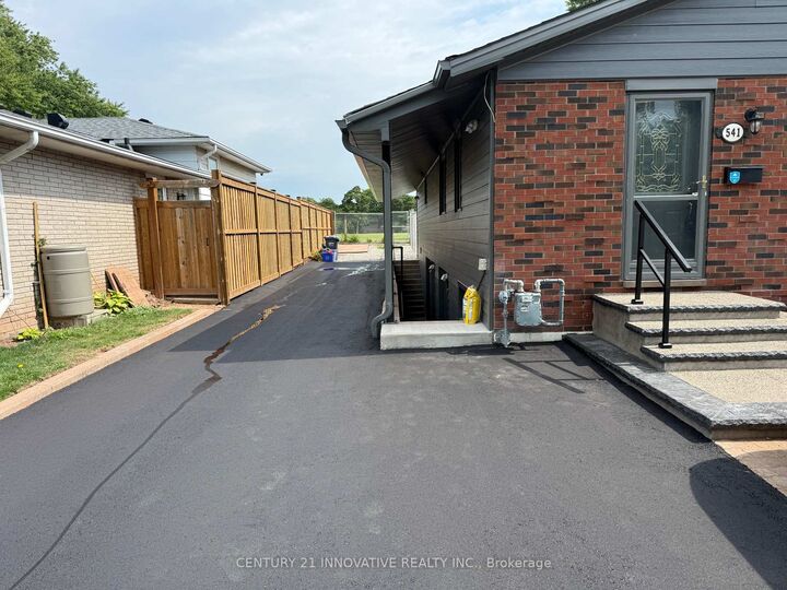 Photo de la propriété:  541 Chamberlain Road Upper  ON L7L 2V2 