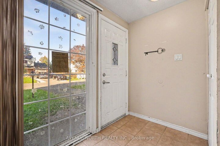 Property Photo:  68 Downsview Crescent  ON K2G 0A5 
