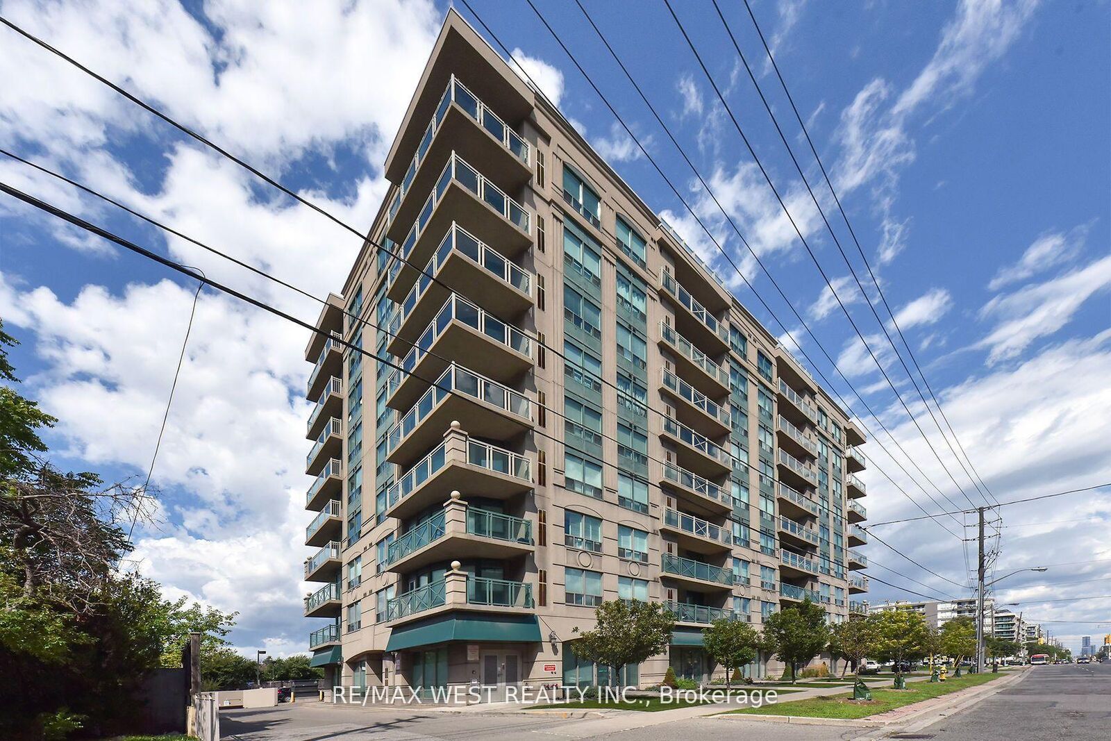 Property Photo: 920 Sheppard Avenue E 705 ON M3H 0A2