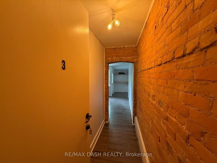 Property Photo:  1303 Bloor Street W 3  ON M6H 1P1 