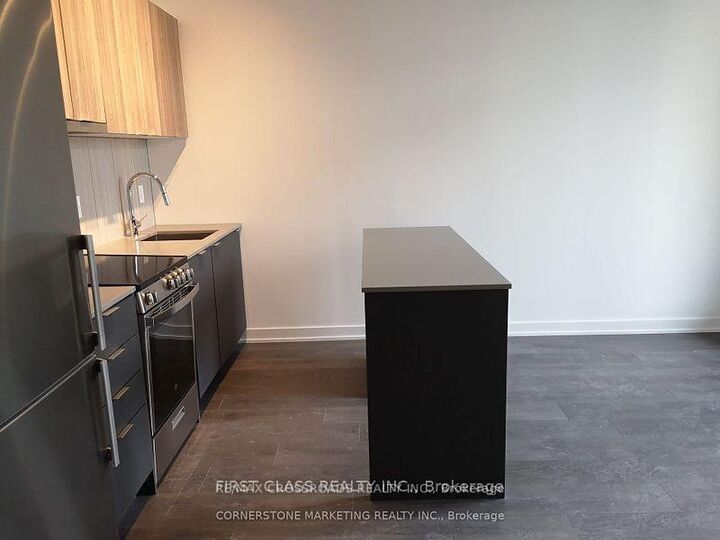 Property Photo:  8 Tippett Road 203  ON M3H 0E7 
