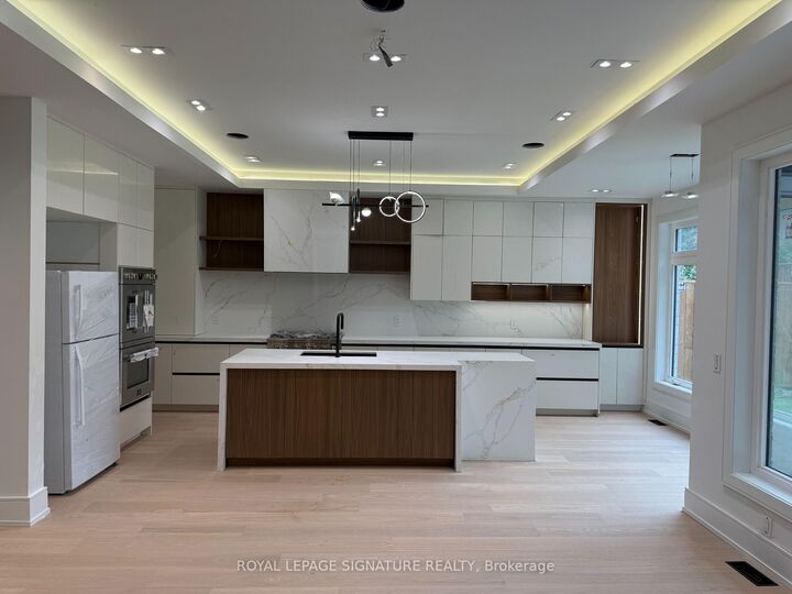 Property Photo:  1467 Kenmuir Avenue  ON L5G 4B3 