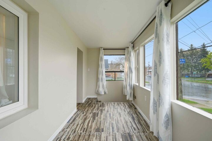Property Photo:  107 Broadway Street  ON L3C 5L6 