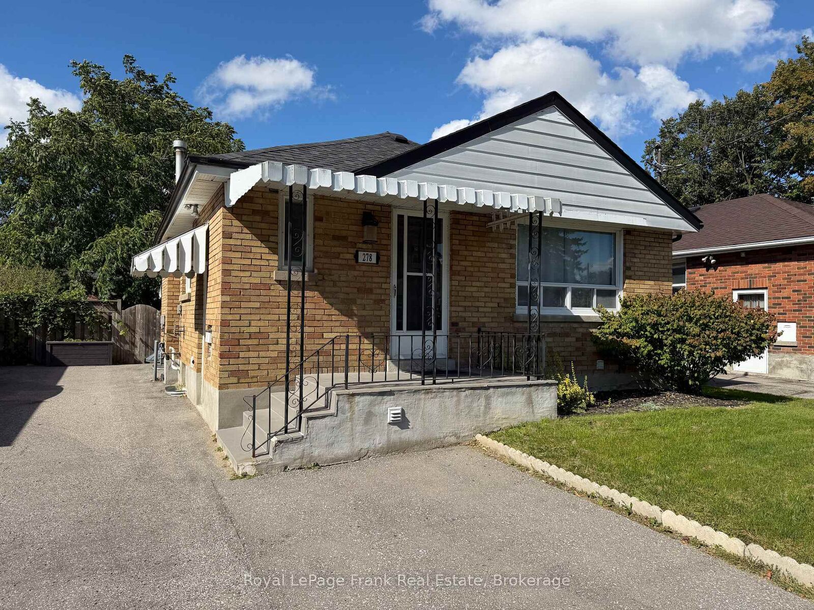 Property Photo:  278 Lasalle Avenue Main  ON L1H 5Y6 