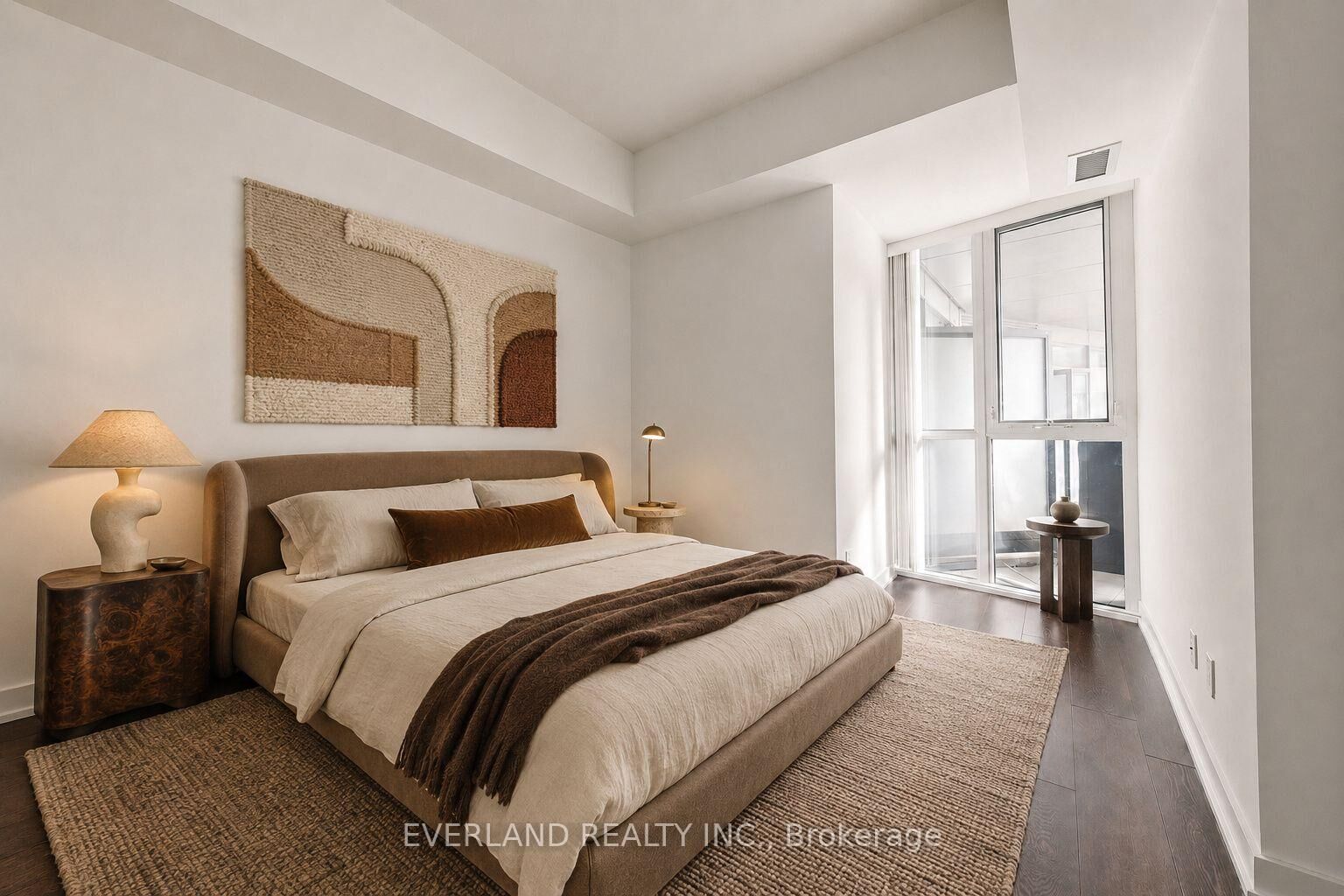 Property Photo:  20 Bruyeres Mews 201  ON M5V 0G8 