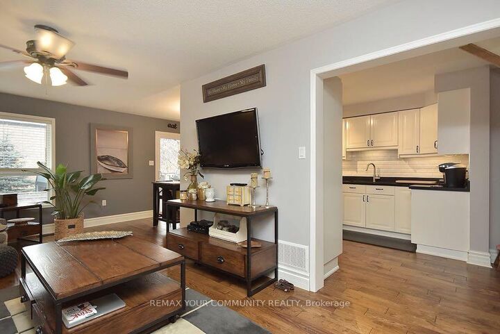Property Photo: 28 Henderson Crescent ON L9R 1Y3