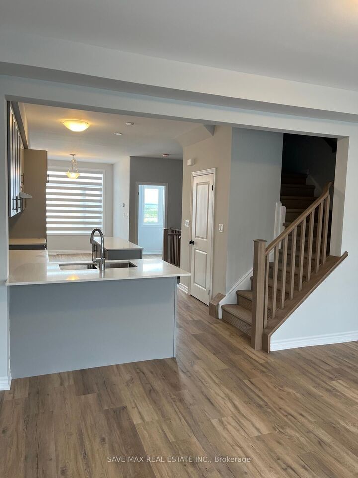 Property Photo:  290 Equestrian Way 62  ON N3H 4R6 
