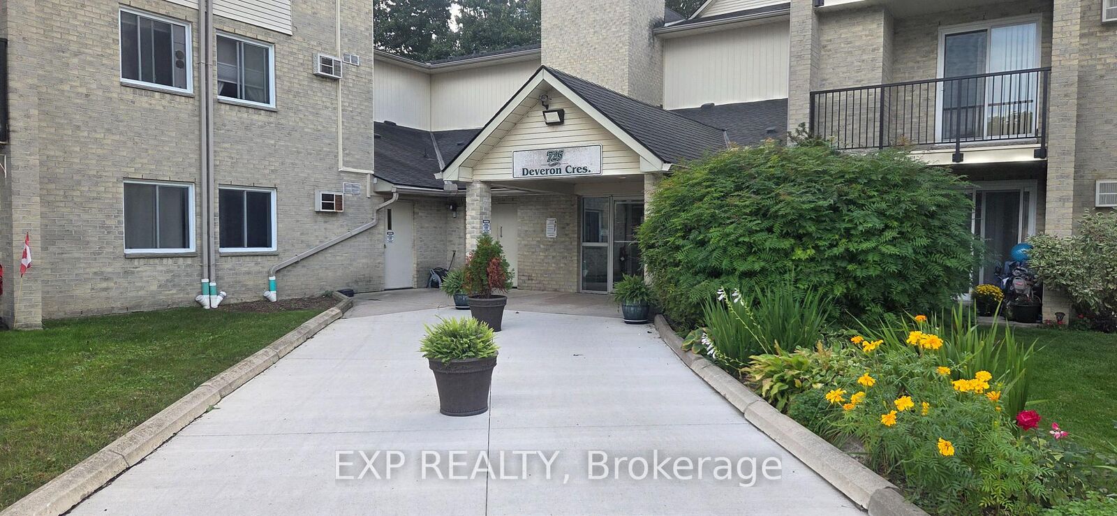 Property Photo:  725 Deveron Crescent 220  ON N5Z 4X3 