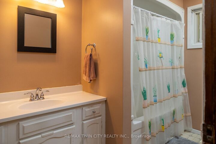 Property Photo:  52 Brier Park Road  ON N3R 3P7 