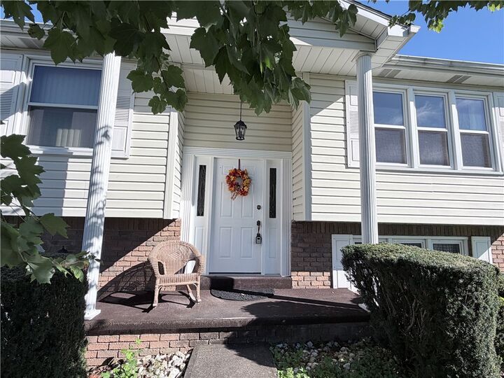 Property Photo: 722 Courtview Dr PA 15601