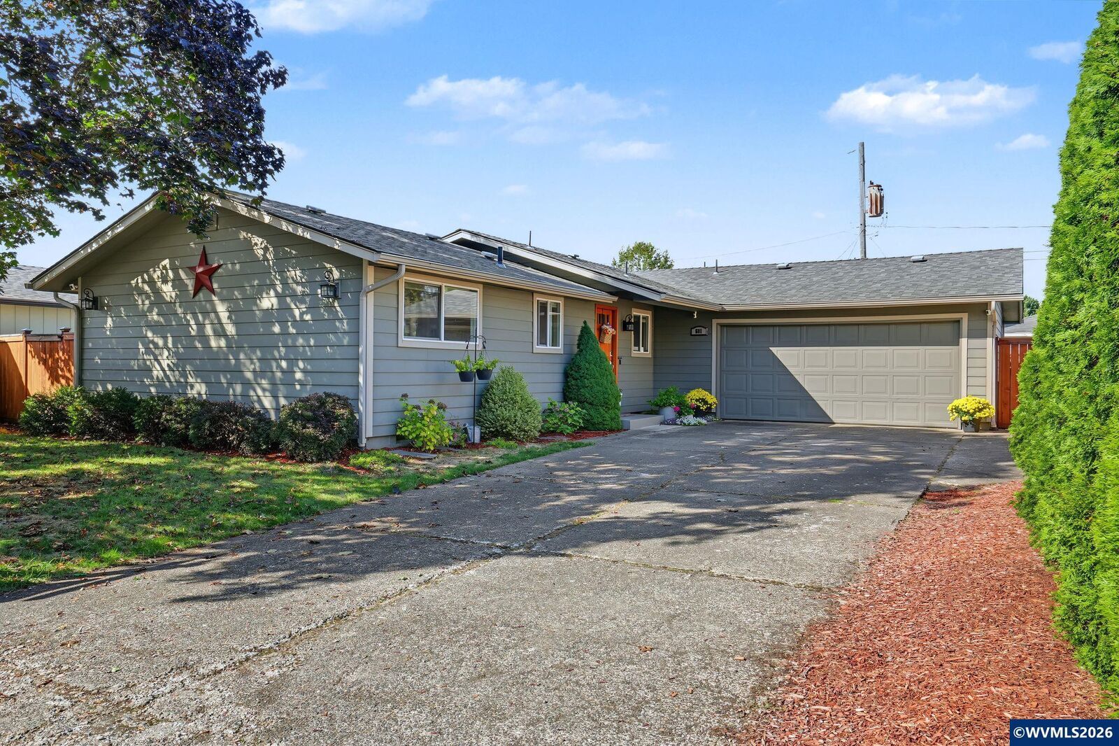 Property Photo: 601 30th Av SE OR 97322