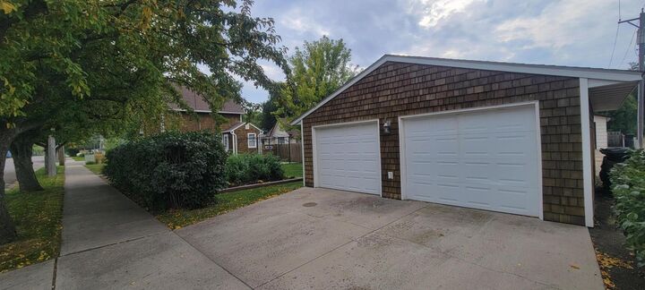 Property Photo: 827 SE 8th Avenue SD 57401