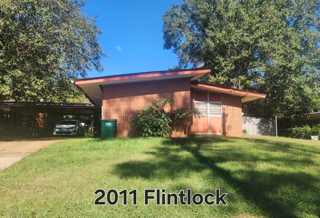 Property Photo:  1900 Meadow Dr  GA 31701 