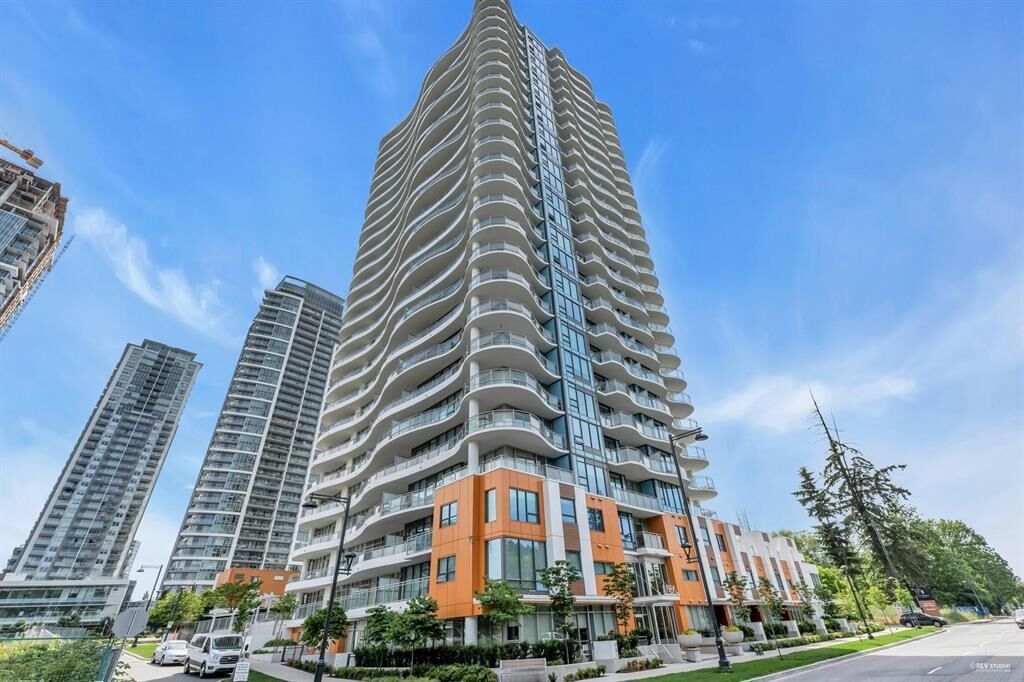 Property Photo:  13318 104 Avenue 1902  BC V3T 0R2 