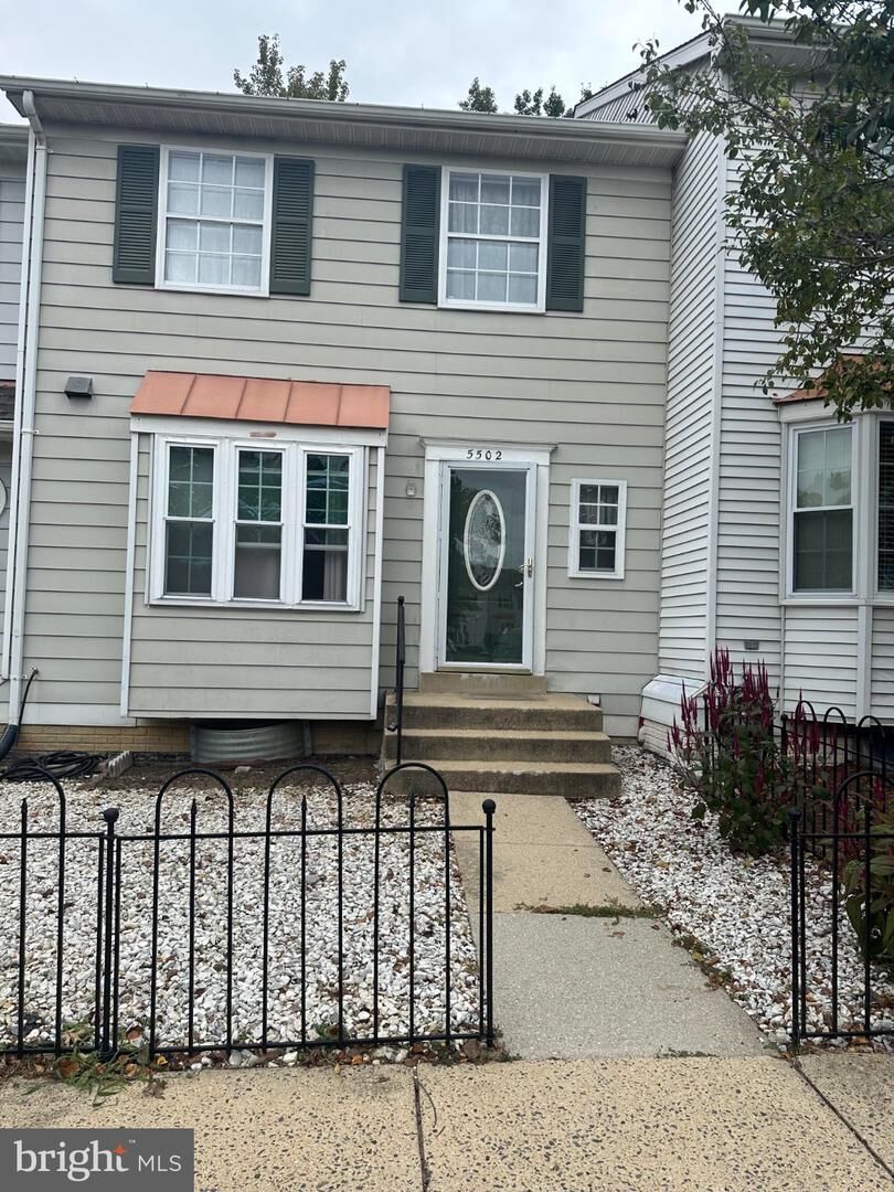 Property Photo: 5502 Woodlawn Manor Court VA 22309