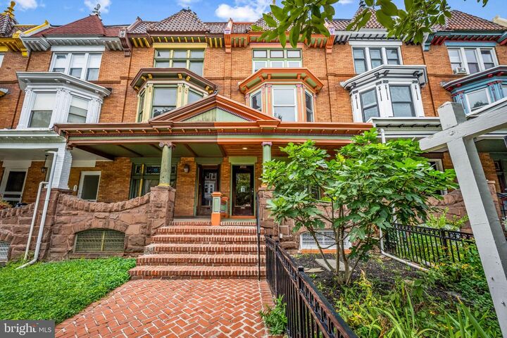 Property Photo:  2736 N Calvert Street  MD 21218 