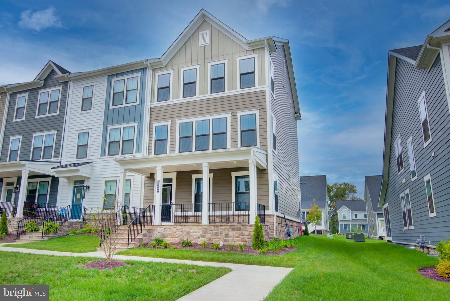 Property Photo: 42609 Houdini Rest Ter VA 20176