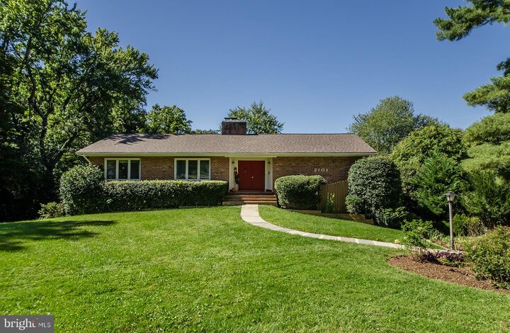 Property Photo: 2101 Whiteoaks Drive VA 22306