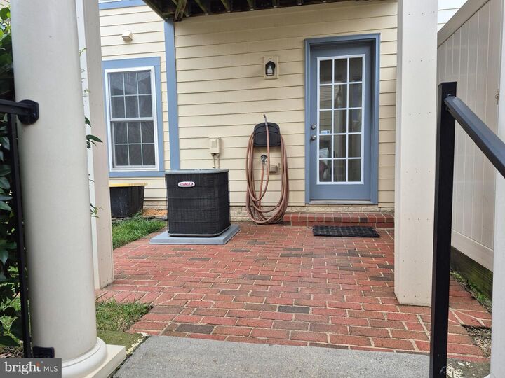 Property Photo:  149 Great Laurel Square SE  VA 20175 