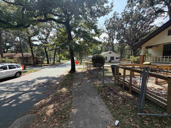 Property Photo: 2124 S Valentine Street AR 72204-5582