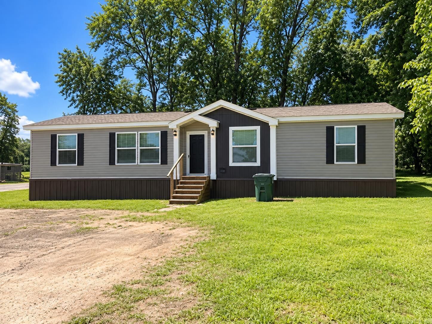 Property Photo: 401 E Jackson AR 71655