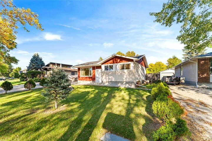 Property Photo: 114 Quincy Bay MB R3T 4M6