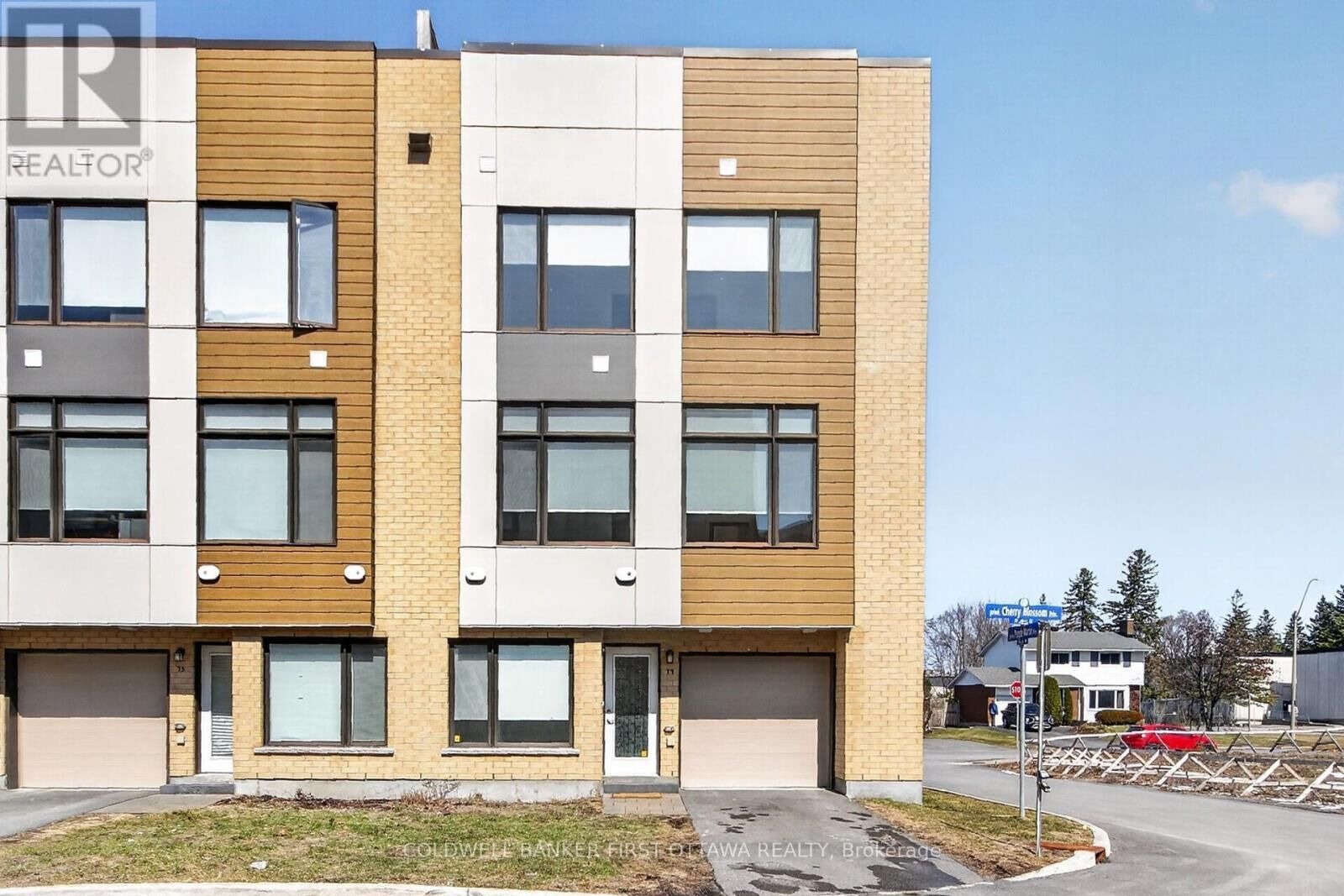 Property Photo:  77 Cherry Blossom Private  ON K2H 6Z9 