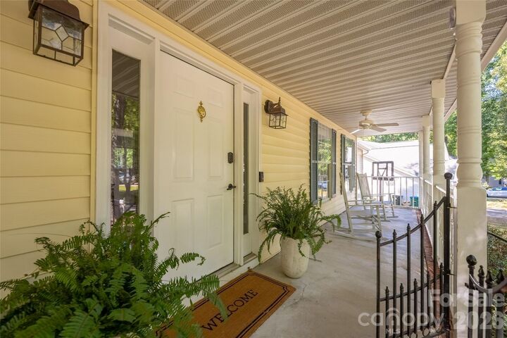 Property Photo:  2620 Willowdale Lane  NC 28105 