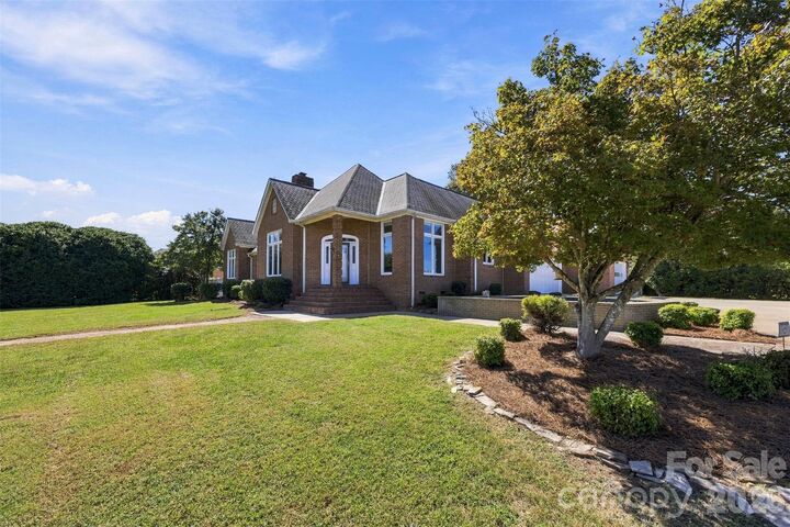 Property Photo:  100 Country Creek Drive  NC 28086 