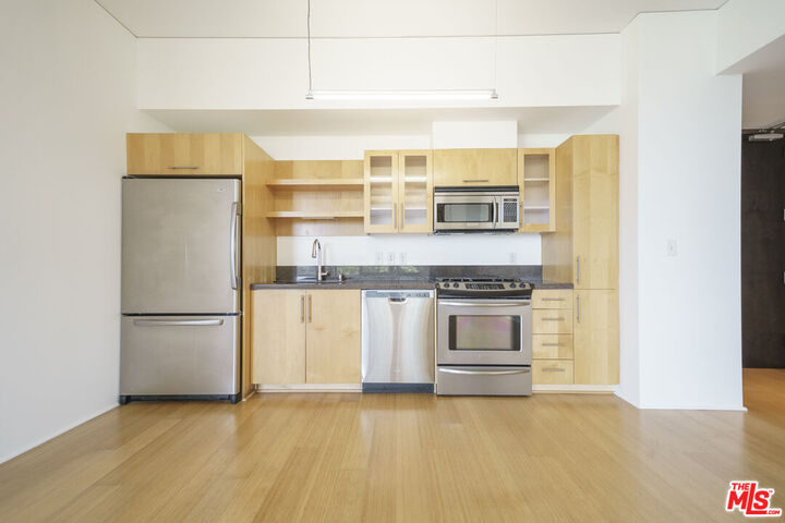 Property Photo:  1111 S Grand Ave, Unit 819  CA 90015 