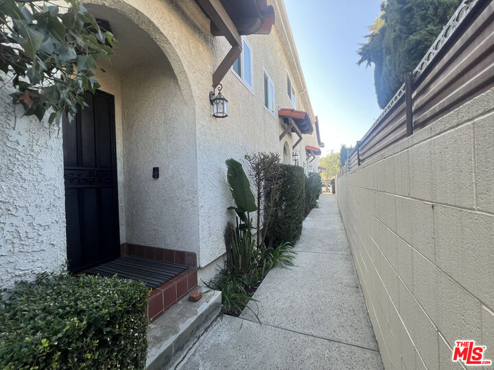 Property Photo: 1443 25th St, Unit 4 CA 90404