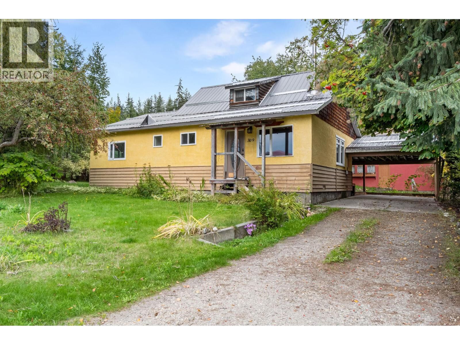 Property Photo:  309 1st Avenue Northwest  BC V0G 1R0 