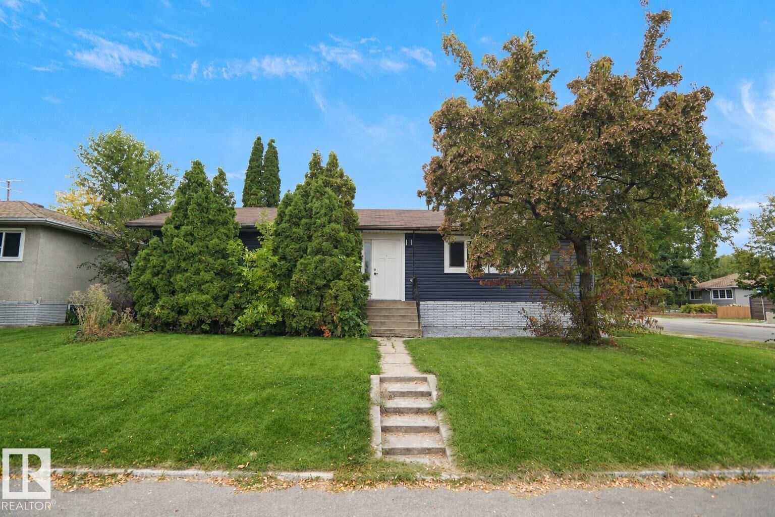 Property Photo:  7501 95 Av NW  AB T6C 1X4 